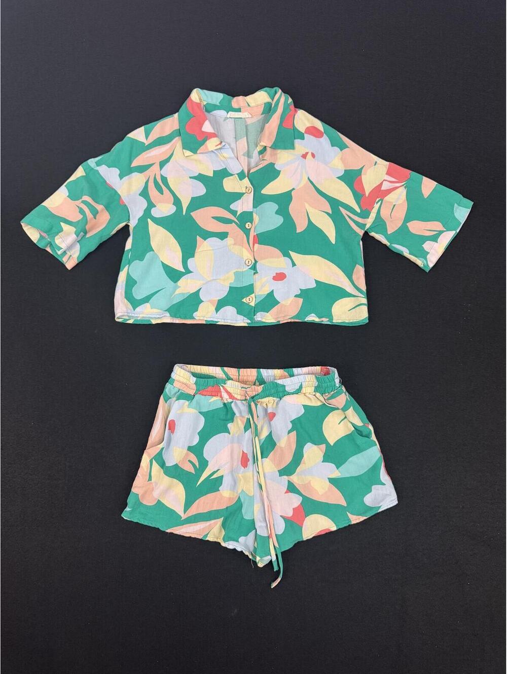 Two-Piece Floral Print Button-Up Shirt and Shorts Set Size Small